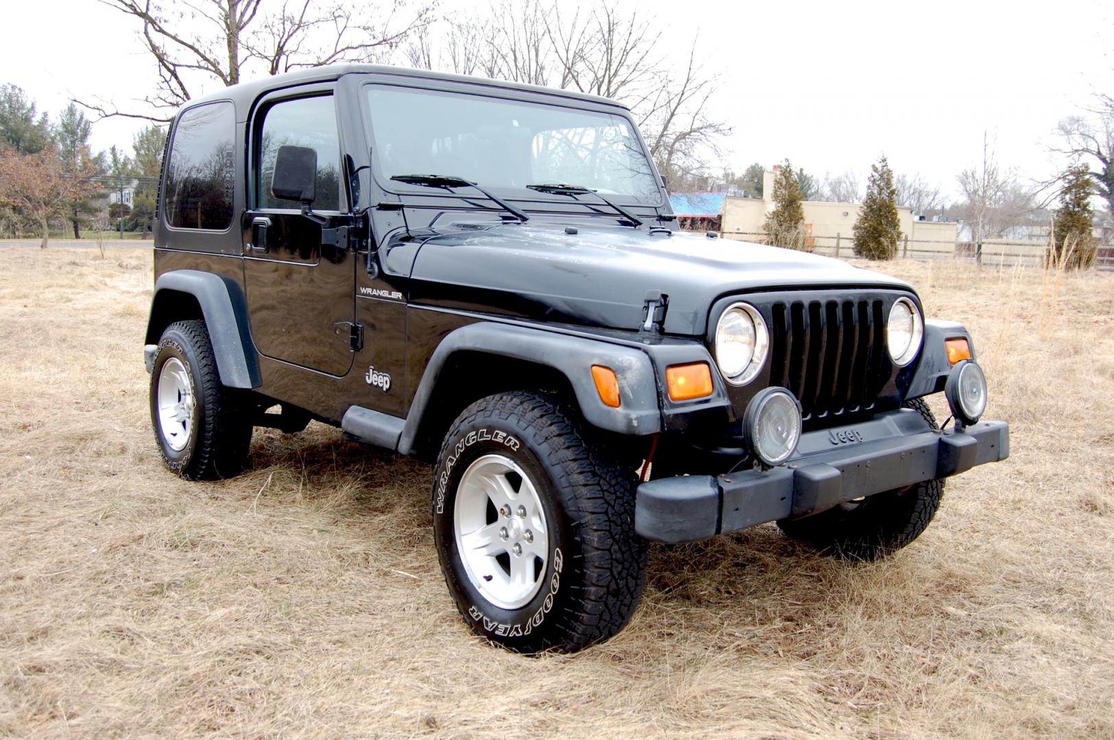 2002 Black /Black cloth Jeep Wrangler SE (1J4FA29P62P) with an 2.5 liter 4 cylinder engine, 5 speed manual transmission, located at 6528 Lower York Road, New Hope, PA, 18938, (215) 862-9555, 40.358707, -74.977882 - Here for sale is a 2002 Jeep Wrangler SE. Under the hood is a good running 2.5 liter 4 cylinder which puts power to 2 or 4 wheels via a nice shifting 5 speed manual transmission with a solid clutch. Features include; Black cloth interior, 3 keys, Air conditioning, AM/FM stereo, Alpine head unit, D - Photo#0